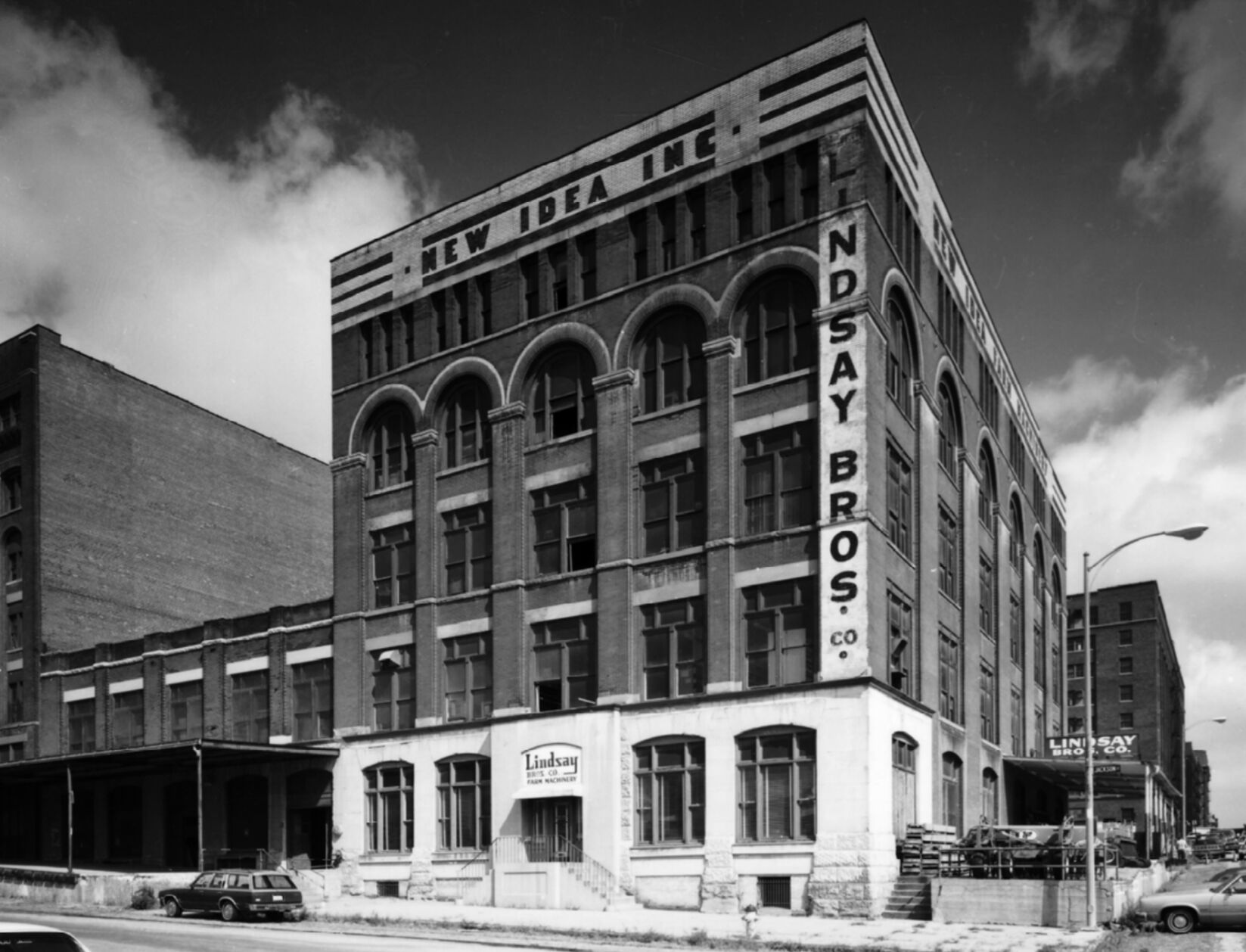 16. Richardson Bldg, left, New Idea-Lindsay Bros Bldg, right, 902-908 Jackson 1985-Lynn Meyer.jpg